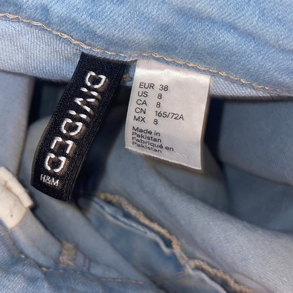 High Wasted Light Wash Skinny Jeans - Picture 3 of 3